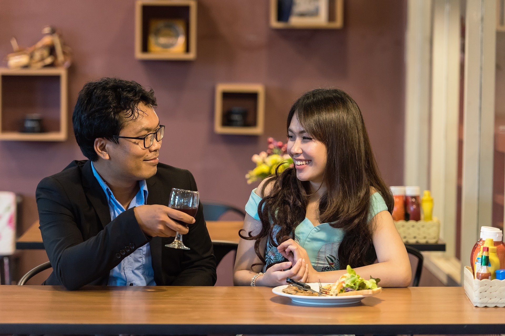 「映画・ドラマで学ぶ心に響く英語表現（237）There are so many things you don’t know about me. And I can’t wait to introduce them all to you. 男女交際のポイント」を英音研公式ブログに投稿