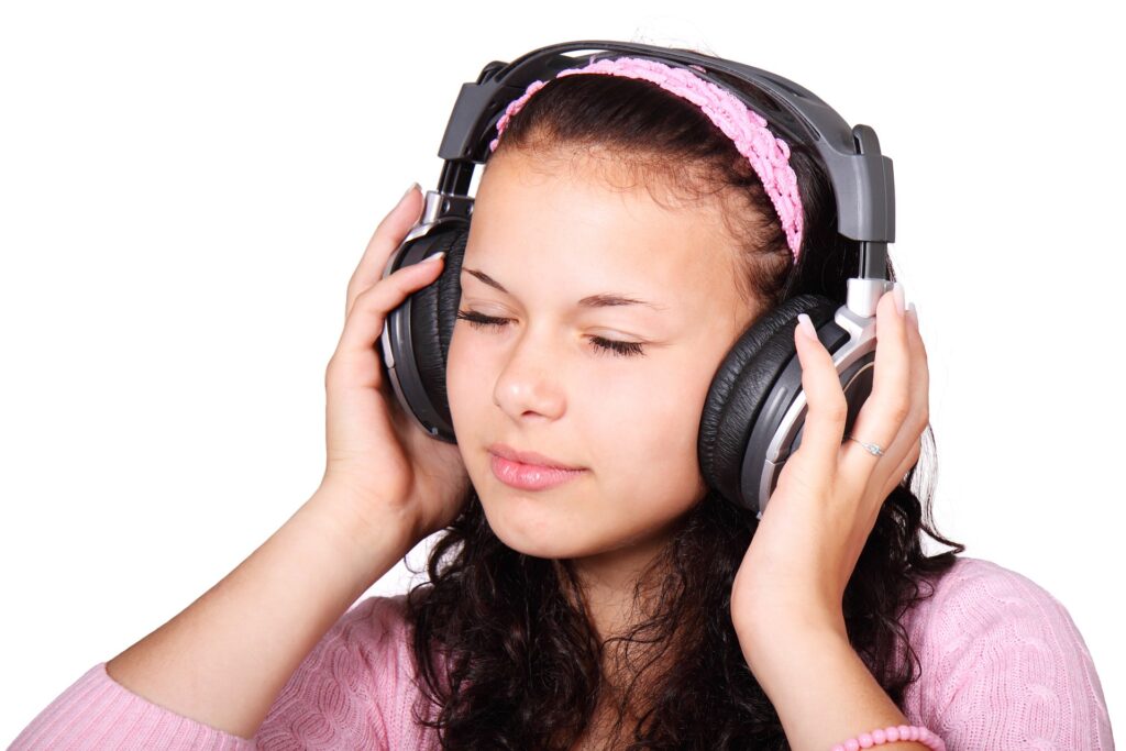 「Bing AIチャットに“listen to music”の表現で“to”をなぜ使うのか聞いてみた」を英音研公式ブログに投稿