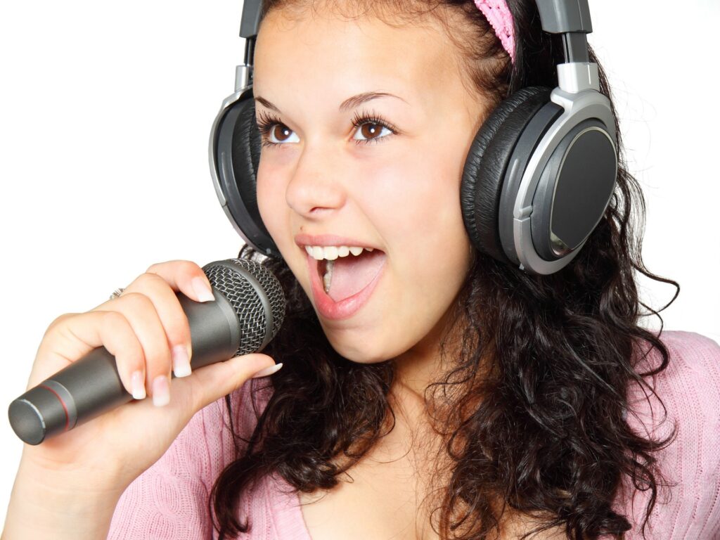 「腹式呼吸で英語発声するのはどうなのか？英語スピーキング力・リスニング力を向上させる重要な要素ですが、それだけでは足りません」を英音研公式ブログに更新投稿