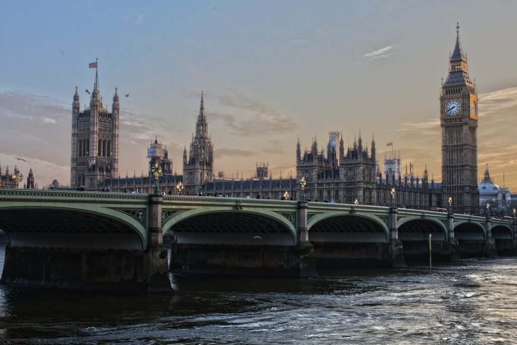 「TOEICリスニングでイギリス英語対策はどうすれば良いか？」を英音研公式ブログに更新投稿