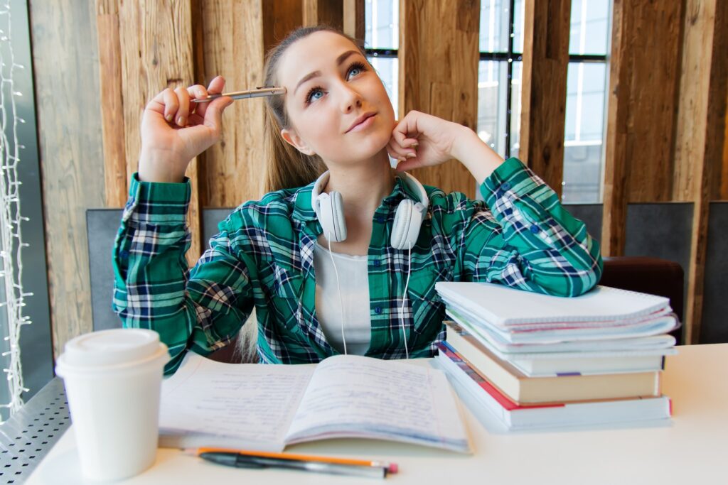 「ディクテーションは英語リスニング力の向上にどうなのか？他に良い学習方法があるのでは？」を英音研公式ブログに更新投稿