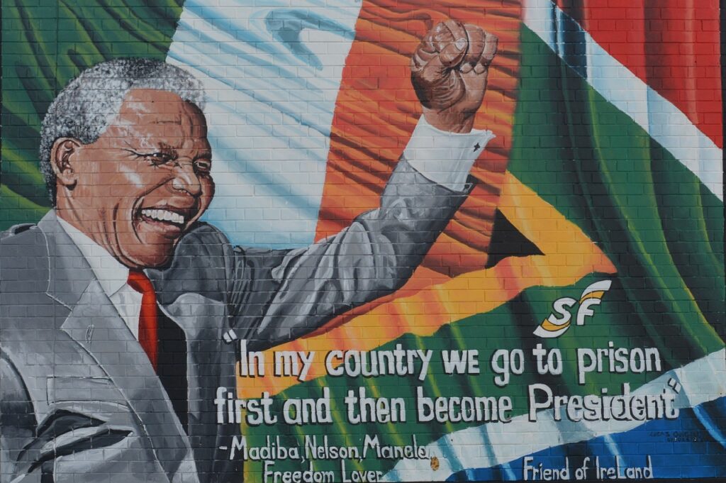 「心に響く英語ことわざ（254）南アフリカ初の黒人大統領ネルソン・マンデラ（Nelson Mandela）の名言 The greatest glory in living lies not in never falling, but in rising every time we fall.（七転び八起き）」を英音研公式ブログに投稿