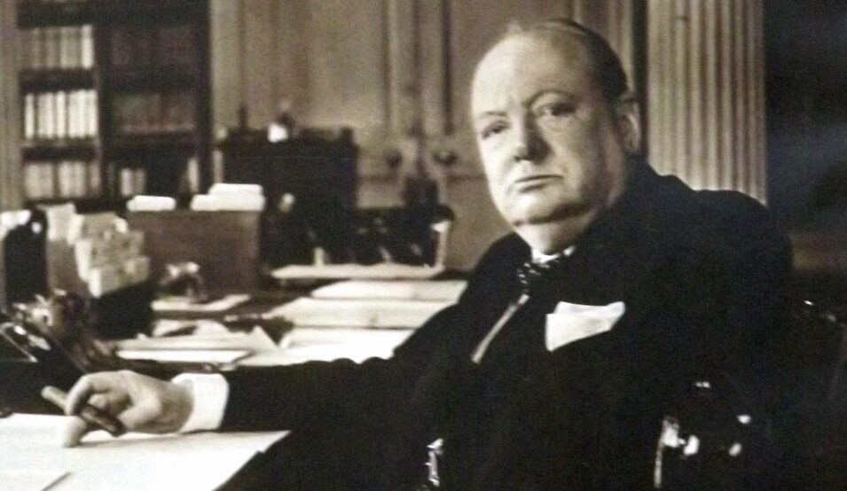 「心に響く英語ことわざ（451）第二次世界大戦中に英国首相だったウィンストン・チャーチルの名言　Success is the ability to go from failure to failure without losing your enthusiasm.（七転び八起き）」を英音研公式ブログに投稿