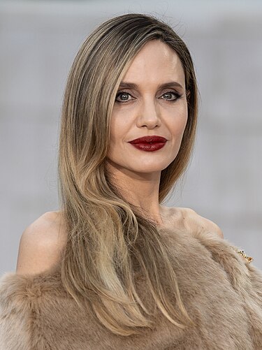 「欧米偉人の氏名の由来を調べてみた（74）アンジェリーナ・ジョリー 」を英音研公式ブログに投稿