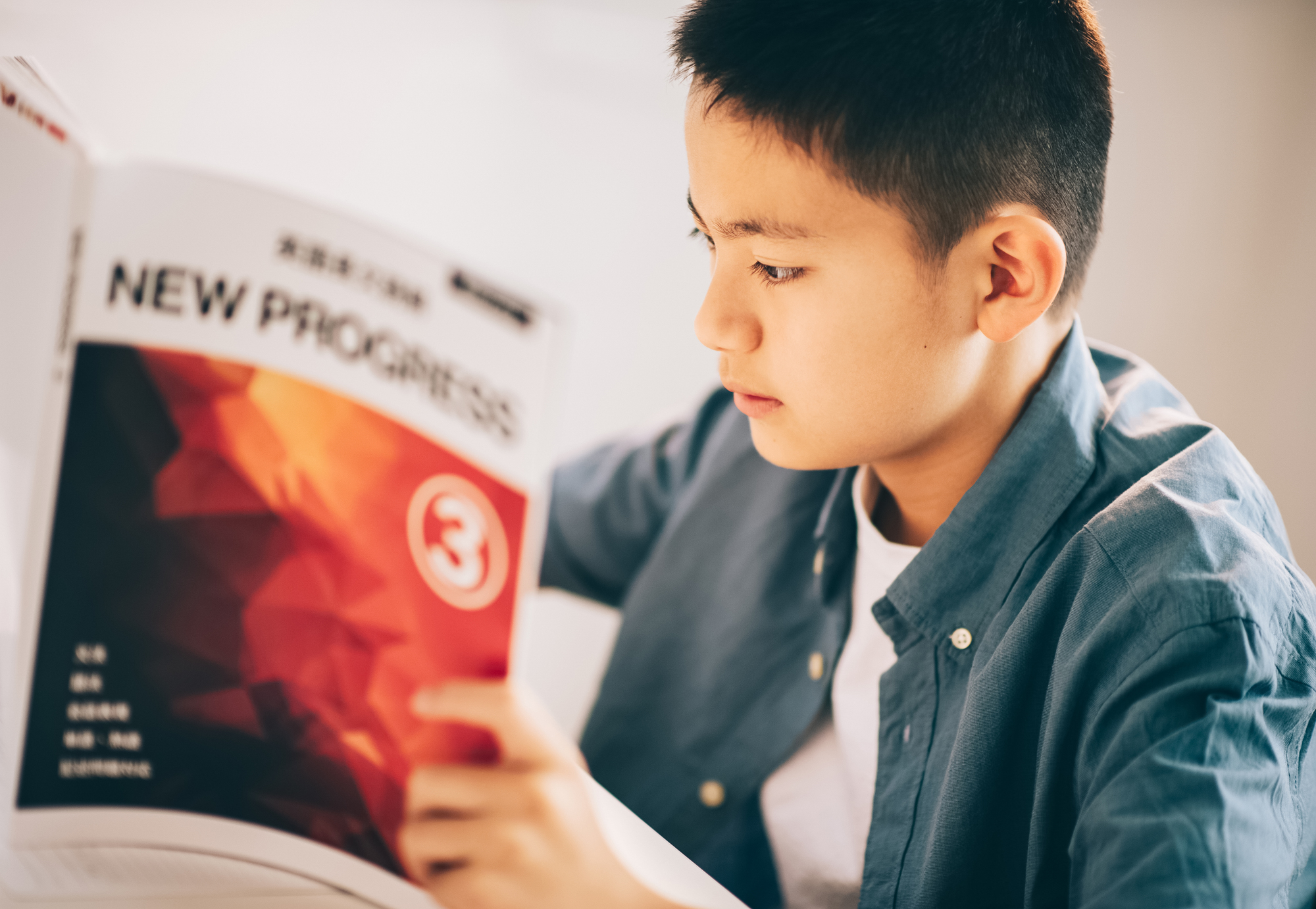 どうすれば中学1年生英語を乗り切ることができるか？　英語教科書の日英対訳集を作ってあげて和文英訳学習をさせることがポイントです。