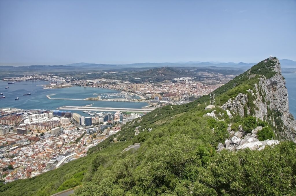 海外映画・ドラマで学ぶ英単語・英熟語 (60) I’m Gibraltar：私は難攻不落のとりで（写真はジブラルタル海峡）