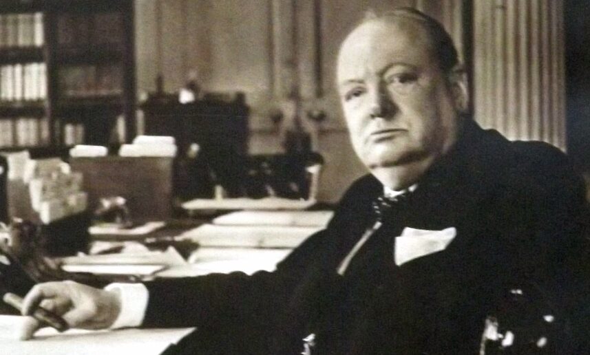 心に響く英語ことわざ（251）英国首相だったウィンストン・チャーチル（Winston Churchill）の名言 Kites rise highest against the wind – not with it.（艱難汝を玉にす）