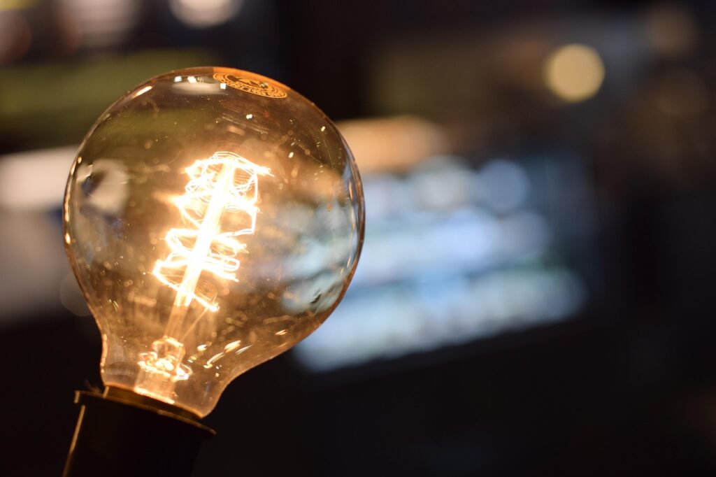 海外映画・ドラマで学ぶ英単語・英熟語 (204) 映画スティーブ・ジョブズ:wattage of the light bulb 電球のワット数