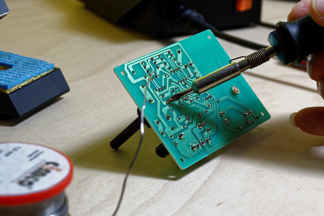 海外映画・ドラマで学ぶ英単語・英熟語 (194) 映画スティーブ・ジョブズ：soldering equipment  ハンダ付け用品